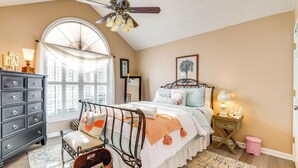 Interior - Cozy Buford Home w/ Piano ~ Mins to Lake Lanier! (Buford)