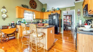 Interior - Cozy Buford Home w/ Piano ~ Mins to Lake Lanier! (Buford)
