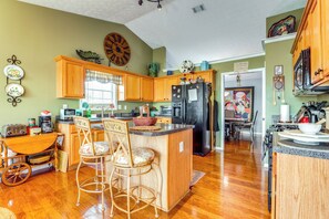 Interior - Cozy Buford Home w/ Piano ~ Mins to Lake Lanier! (Buford)