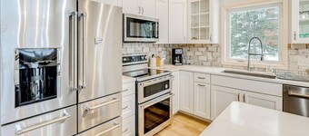 Lakefront Rhinelander Cottage w/ Private Dock!