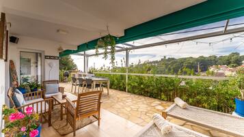 Luxury Apartment | Terrace/patio