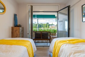 Apartemen Mewah | 2 kamar tidur, tirai kedap cahaya, dan setrika/meja setrika