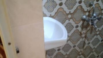 Serviettes fournies, savon, papier toilette