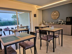 Free daily buffet breakfast