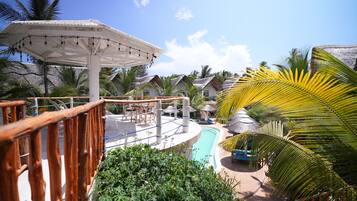 Deluxe Quadruple Room | In-room safe, individually decorated, free WiFi, bed sheets