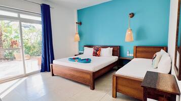 Kamar Triple Standar, Beberapa Tempat Tidur | Brankas, meja kerja, Wi-Fi gratis, dan seprai linen