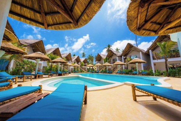 Outdoor pool, pool umbrellas, sun loungers