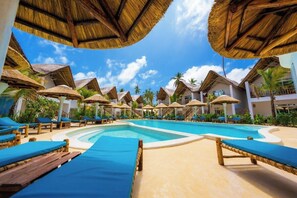 Outdoor pool, pool umbrellas, pool loungers - Olzadia Boutique Hotel (Michamvi)