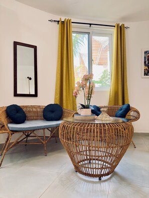 Quarto luxo, 1 quarto | Área de estar