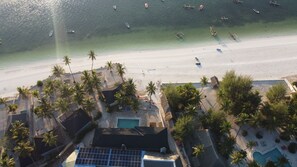 Vista para praia/oceano