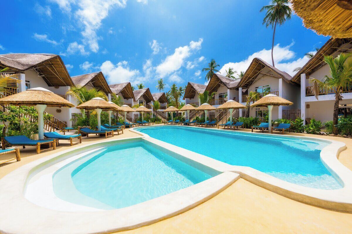 Outdoor pool, pool umbrellas, sun loungers