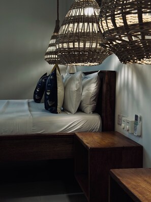 Habitación Deluxe, 1 habitación | Caja fuerte, escritorio, wifi gratis y ropa de cama
