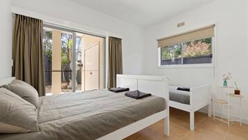 4 bedrooms, iron/ironing board, travel cot, Internet