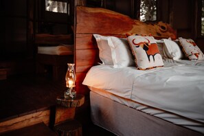 1 bedroom, Egyptian cotton sheets, premium bedding, desk
