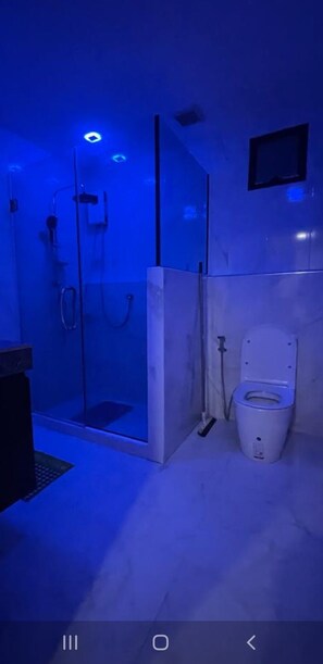 Ducha y secador de pelo