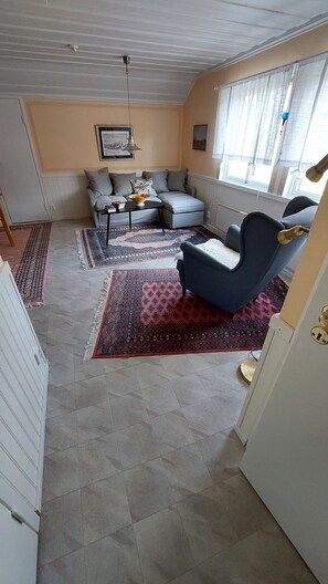 TV connectée, lecteur de DVD, livres, médiathèque