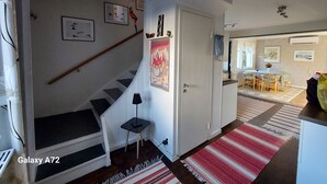 Interior - Rotes Holzhaus am See (Nordingra)