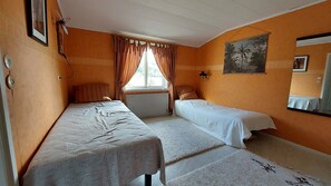 3 dormitorios, tabla de planchar con plancha, wifi gratis y ropa de cama