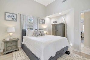 3 bedrooms, desk, iron/ironing board, WiFi - Live Like a Local: Charming Pool Home in Berkshire Lakes (Naples)