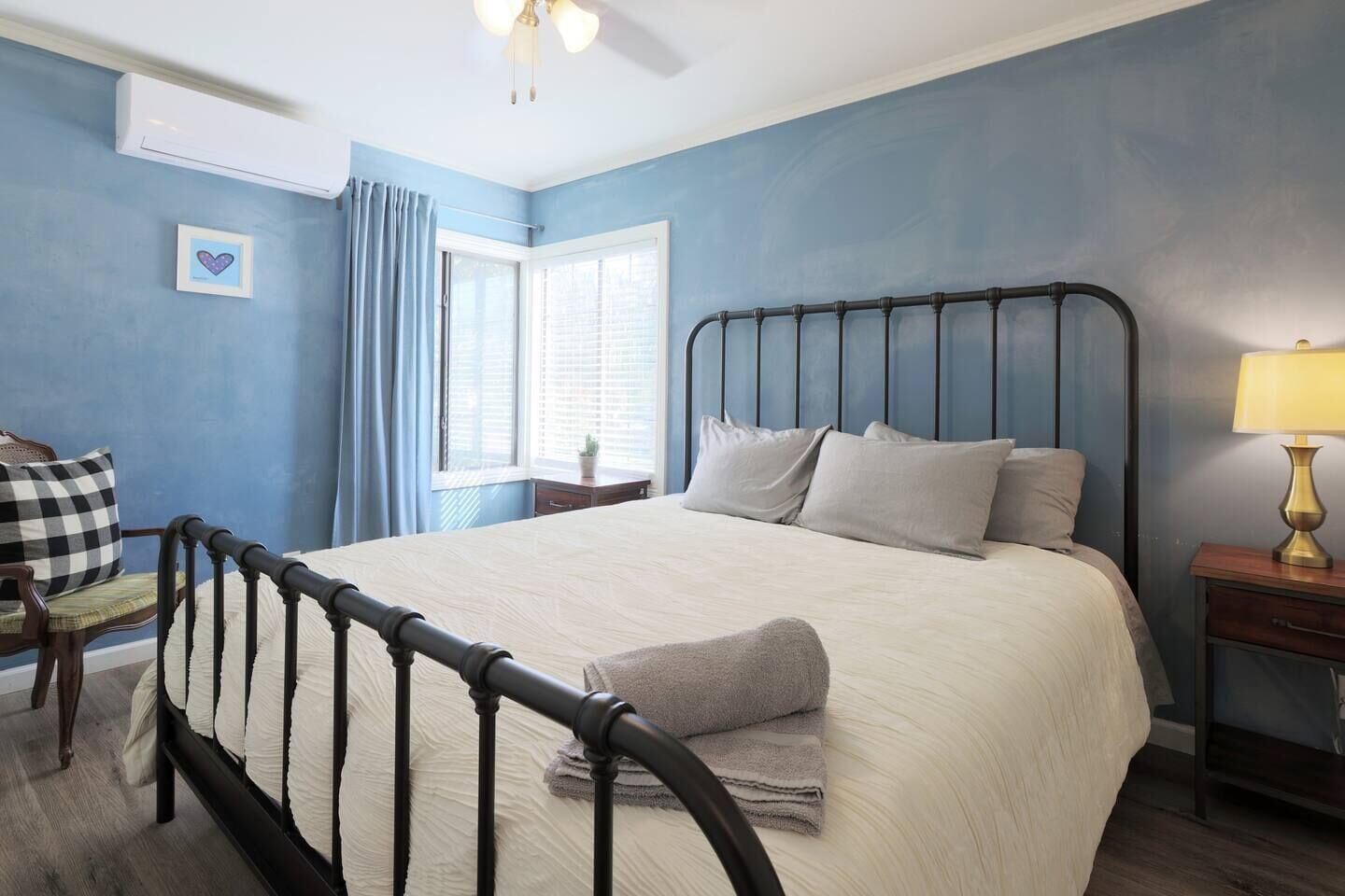 2 bedrooms, iron/ironing board, free WiFi, bed sheets