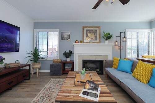 Splendorous Style 2B1B Home Near Disneyland