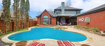 DFW Getaway - 4 Bedrooms, Pool Oasis, Media Room