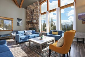 Smart-tv en een open haard