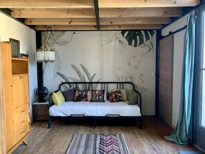 2 chambres, fer et planche à repasser, Wi-Fi, draps fournis