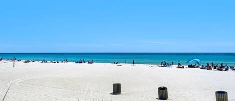 Una spiaggia nelle vicinanze