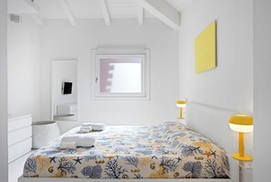 2 chambres, fer et planche à repasser, Wi-Fi, draps fournis