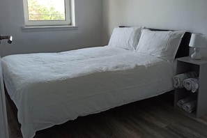 2 Schlafzimmer, Bügeleisen/Bügelbrett, kostenloses WLAN, Bettwäsche