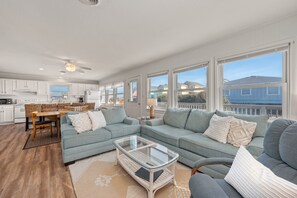 スマートテレビ、DVD プレーヤー、書庫、ビデオライブラリ