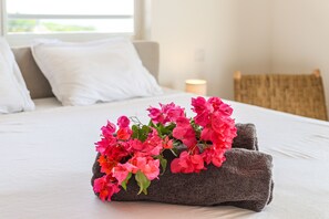 4 bedrooms, iron/ironing board, WiFi, bed sheets - Villa Blenchi With Pool and Amazing sea View (willemsted)