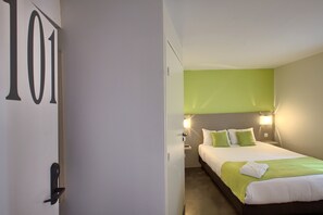 Desk, soundproofing, free WiFi, bed sheets - Hotel Formule Club Bordeaux Cenon (Cenon)