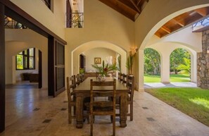 Outdoor dining - Casa Las Brisas – Caribbean Vacation Rental (Cabarete)
