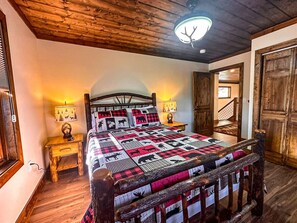 8 bedrooms, iron/ironing board, free WiFi, bed sheets - Mountaineer Compound - 2 Cabins - Sleeps 20 - 2 Hot Tubs (Boone)