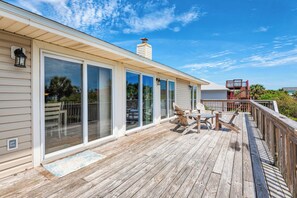 屋外ダイニングエリア