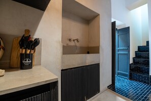 Shower, hair dryer, towels, soap - Private Villa 2 persons in the Medina of Marrakech Morocco (Marrakech)