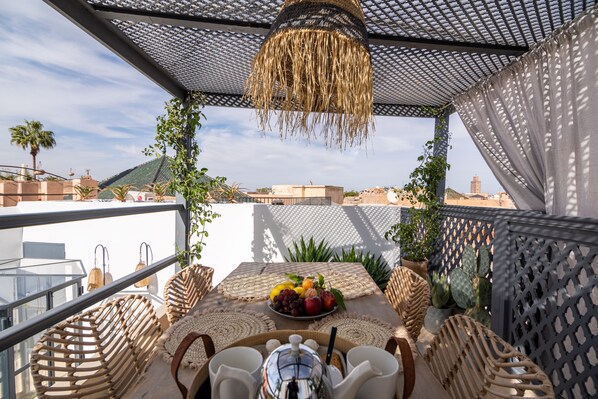 Outdoor dining - Private Villa 2 persons in the Medina of Marrakech Morocco (Marrakech)