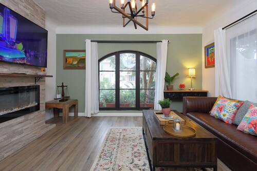 Downtown Cozy Home 10. mins drive to Disneyland