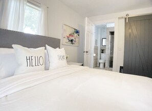 3 bedrooms, desk, iron/ironing board, free WiFi - 2 Family Modern Home walk to Glass Museum (Corning)