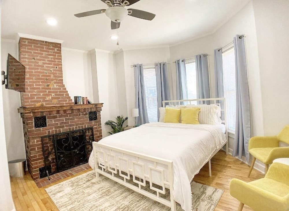 2 Family Modern Home walk to Glass Museum Corning Vrbo