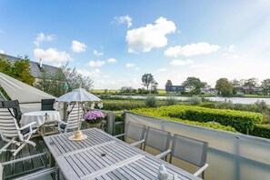 Outdoor dining - Quo Vadis (Grou)