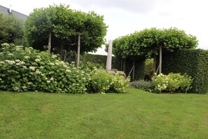 Property grounds - Quo Vadis (Grou)