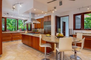 Private kitchen - Villa Dorada – Luxury Vacation Home
(Cabarete)