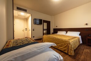 Habitación triple | Sábanas de algodón egipcio y ropa de cama de alta calidad