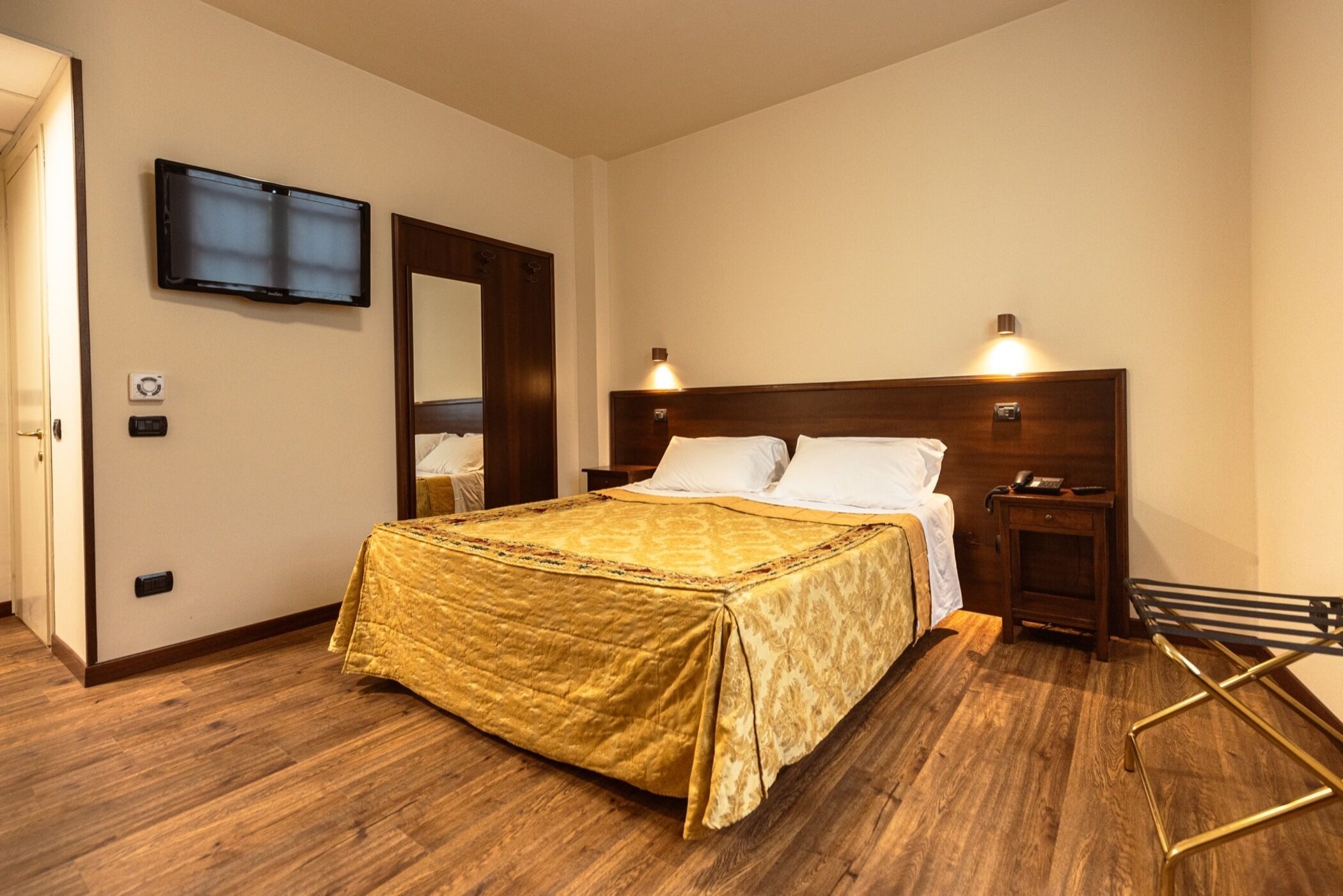 Egyptian cotton sheets, premium bedding, down comforters, minibar