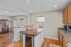 Geschirrspüler, Kochgeschirr/Geschirr/Besteck, Esstisch