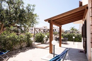 Terrace/patio - Casa Orchidea Bianca with large equipped veranda (San Vito Lo Capo)