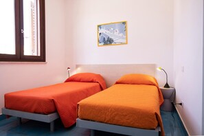 2 makuuhuonetta, silitysrauta/-lauta, ilmainen Wi-Fi, vuodevaatteet